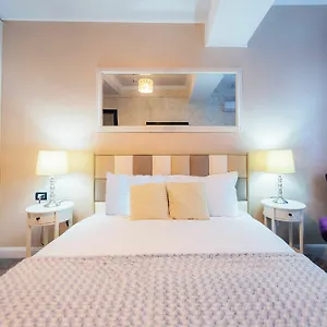https://brater-luxury.bucharesthotelsnow.com